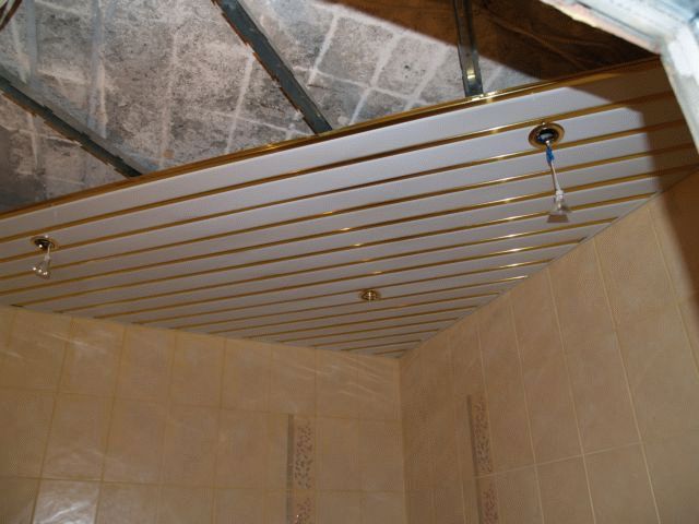 Особенности применения реечных потолков в ванной комнате