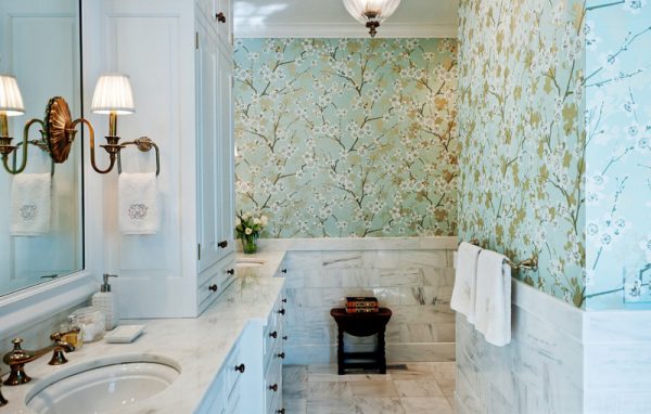 Самоклеющаяся пленка для ванной комнаты — плюсы и минуса