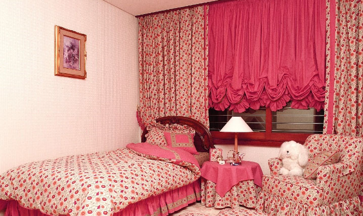 Красивые шторы в спальню — креативные идеи