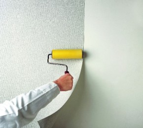 Стеклообои для стен и потолка под покраску: разновидности и технология поклейки