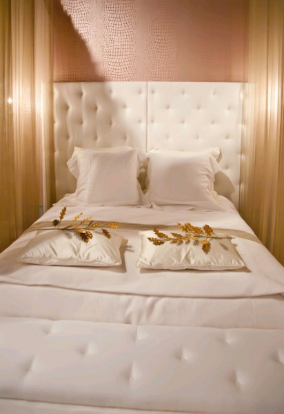 Изголовье кровати: красивое и функциональное украшение 