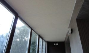 Натяжные потолки на лоджии и балконе
