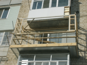 Отделка балкона снаружи профнастилом