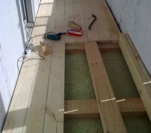 Монтаж лаг на балконе и лоджии