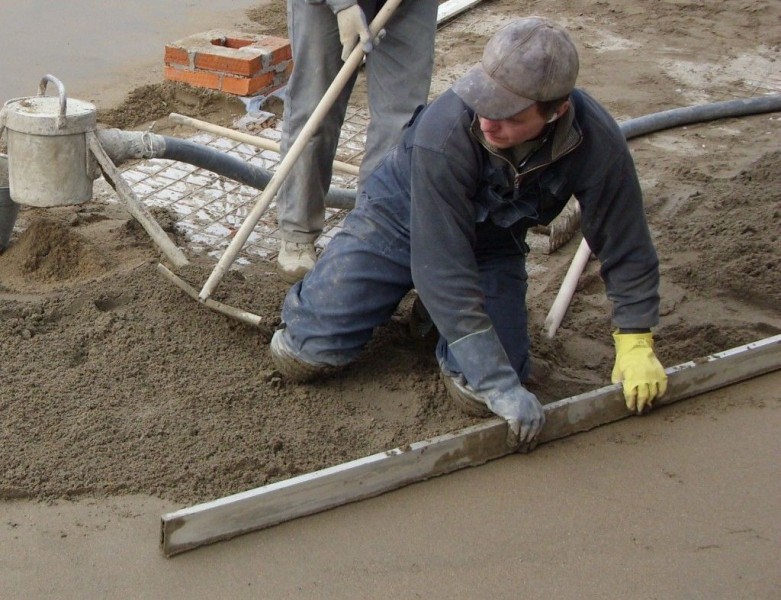 Цементно-песчаная стяжка: устройство и особенности монтажа