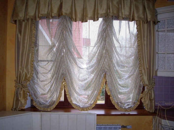 Как будет смотреться австрийская штора в интерьере комнаты