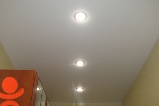 Как размещать светильники на потолке