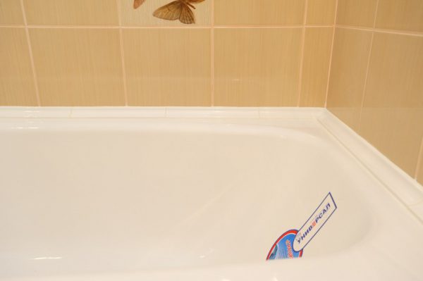 Бордюр для ванной – виды и особенности монтажа