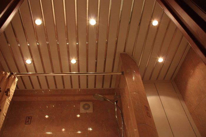 Особенности применения реечных потолков в ванной комнате