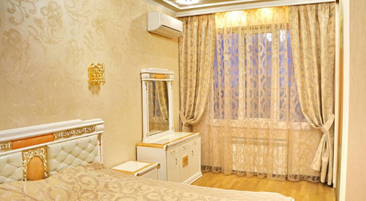 Портьерные шторы в интерьере кабинета, спальни, гостиной и кухни