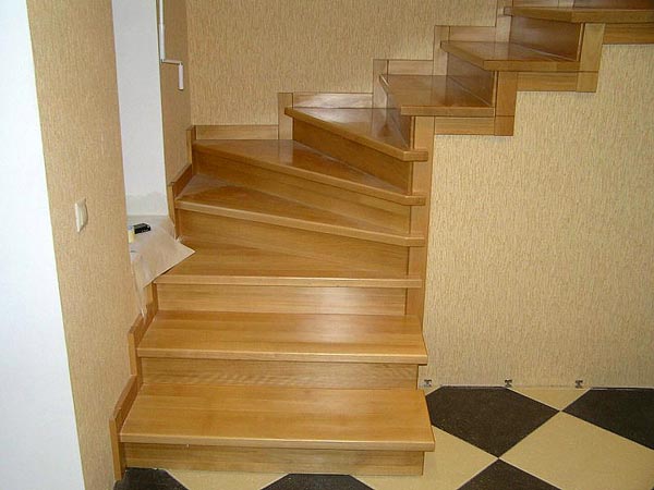 
				Самостоятельно облицовываем ступени лестницы плиткой, керамогранитом