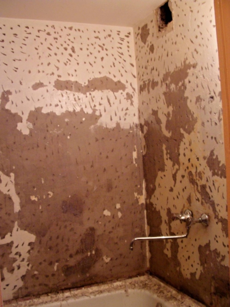 Как и чем выровнять стены в ванной комнате под укладку плитки
