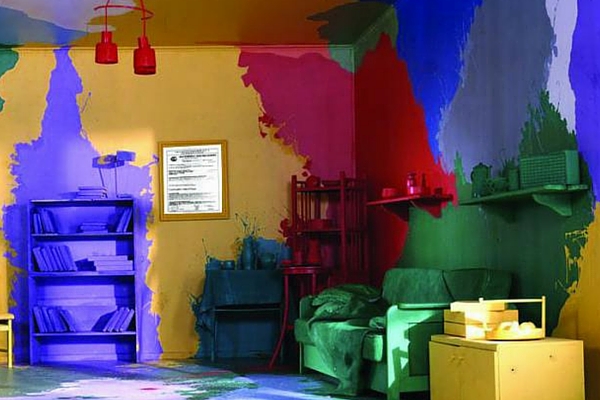 
				Разновидности и применение акриловой краски для стен