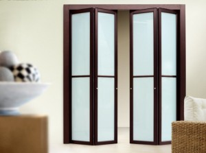 Межкомнатные стеклянные двери: дизайнерское решение осветления помещений