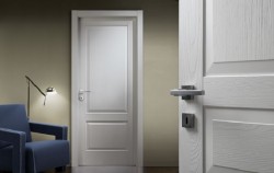 Белые межкомнатные двери в интерьере : недорогие варианты