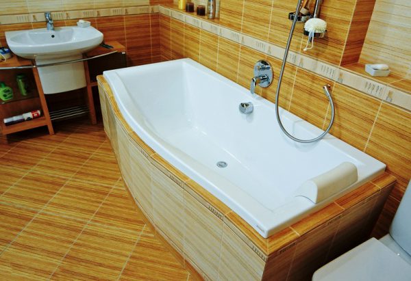 Как закрепить ванну, чтобы не качалась: рекомендации мастеров