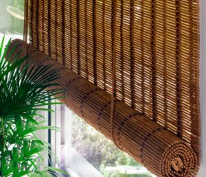 Установка межкомнатной бамбуковой шторы