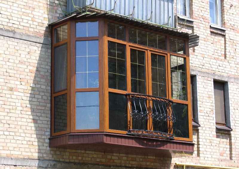 Французское остекление балконов и лоджий в квартире и частном доме