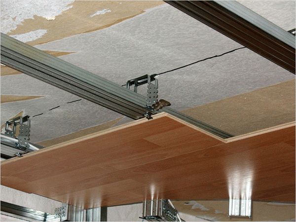 Реализация потолка из ламината – просто и красиво