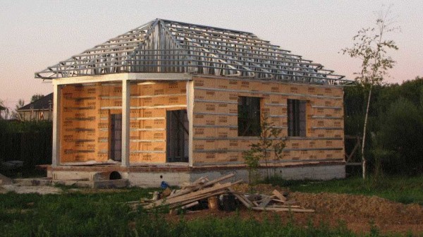 Дома из металлопрофиля: что такое и как строить