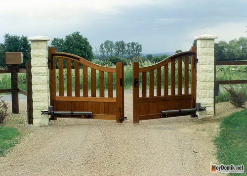 Распашные ворота – какие выбрать для дома, а какие для дачи