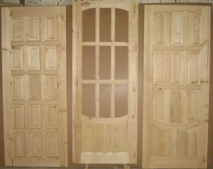 Филенчатые двери: варианты белых дверей из сосны