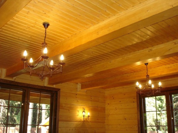 
				Деревянная отделка потолка — красиво и уютно