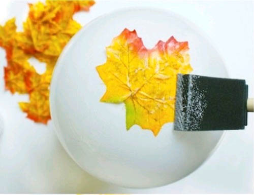 Декоративное блюдо из осенних листьев 