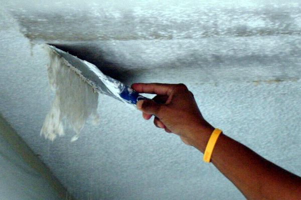 
				Как шпаклевать потолок под покраску: советы
