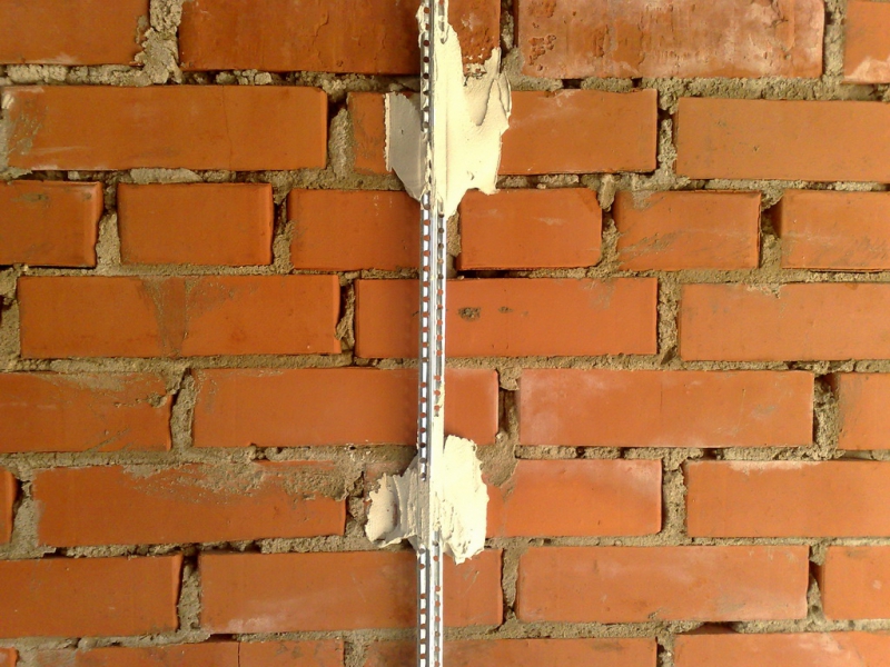 
				Как выровнять стены штукатуркой — инструкция