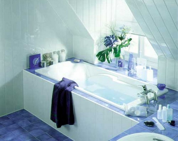 
				Достоинства и технология отделки ванной комнаты пластиком