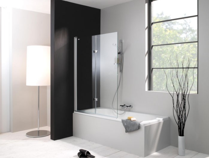 Дизайнеры советуют: декорируем ванную при помощи стеклянных шторок