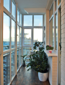 Использование на лоджии и балконе панорамных окон