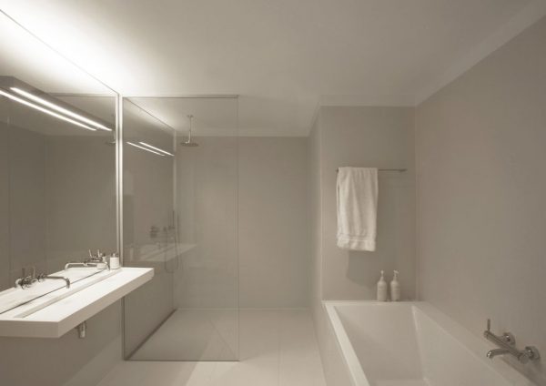 Ванна в стиле минимализм – простота, функциональность и ничего лишнего