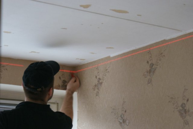 
				Особенности монтажа плинтуса ПВХ на потолок