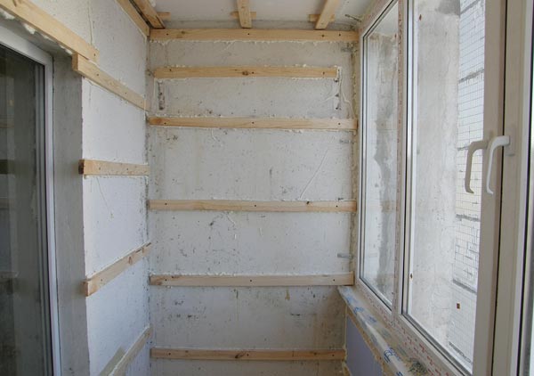 Обшивка балконов вагонкой: выбор материала и этапы проведения работ