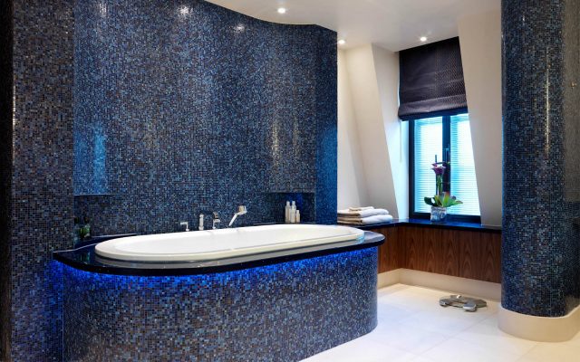 Чем отделать стены в ванной комнате лучше?