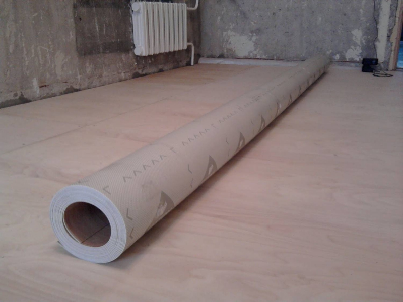 Теплый пол под линолеум на бетонный пол: как и чем утеплить