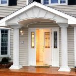 Входные двери в загородный дом - безопасность частного строения и эстетичность