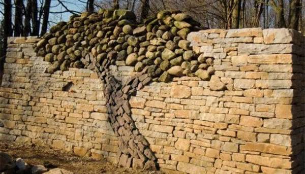 Как сделать каменный забор своими руками?