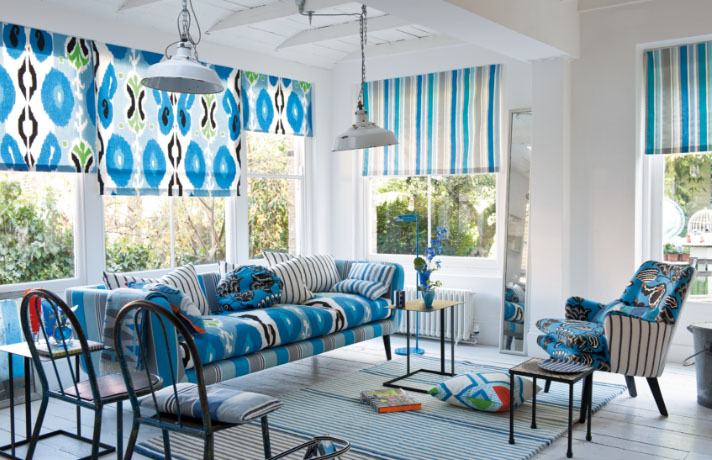 Голубые шторы в интерьере: советы дизайнеров по правильному декору