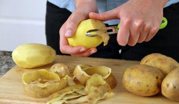 Стоит ли использовать картофельные очистки как удобрение для растений
