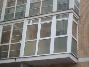 Использование полностью остекленного балкона