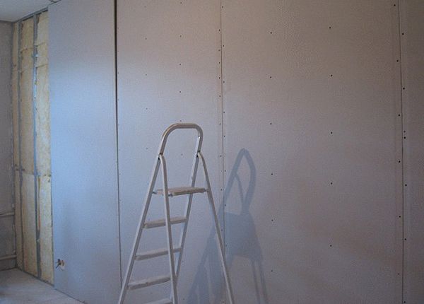 Делаем обшивку стен гипсокартоном: практичное декоративное решение
