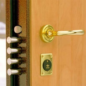 Входные металлические бронированные двери: щит надежности