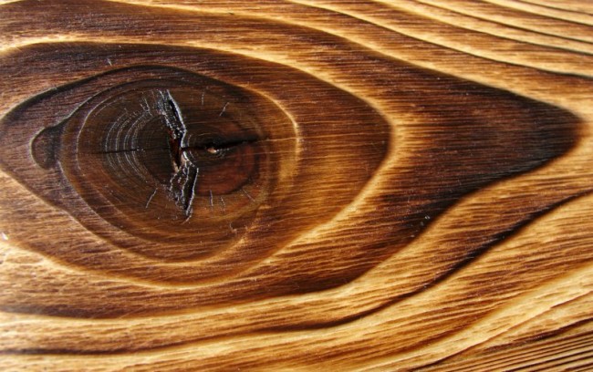 Деревянные двери: способы как состарить дерево