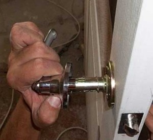 Как разобрать дверную ручную: мастер класс по ремонту круглых и других ручек
