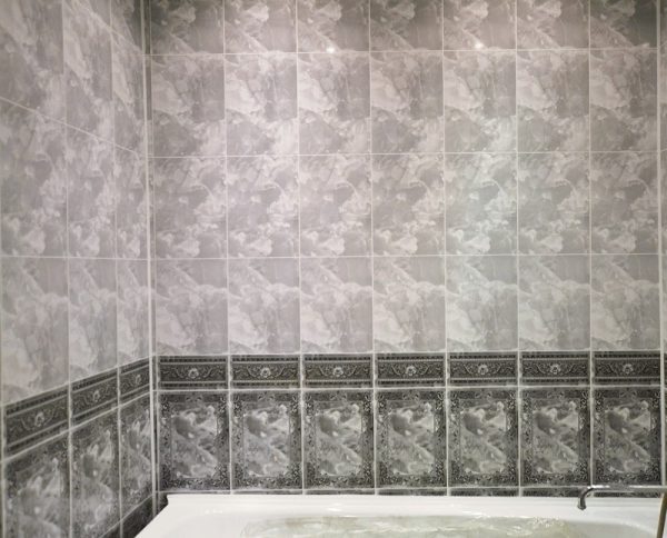 Панели ПВХ с фризом для ванной комнаты – виды, характеристики и монтаж