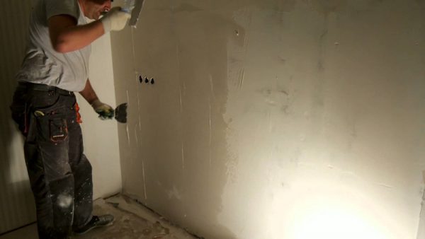 Как и чем красить стены в ванной комнате: выбор краски и способа нанесения
