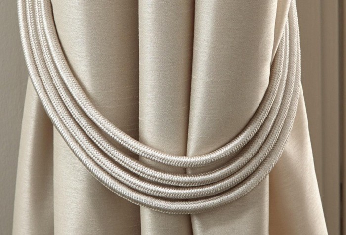 Портьеры в зал: как подобрать подходящий текстиль?